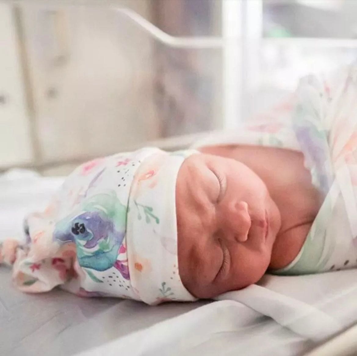 Newborn Lightweight Swaddle & Cap - Image 13